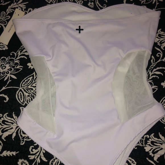 Mesh Coulbourne one piece - Picture 3 of 3